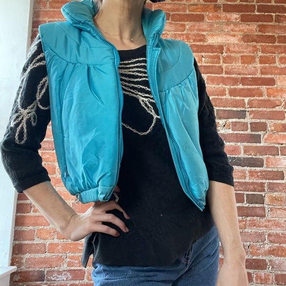 Neon blue cropped Fera puffer vest - Picture 9 of 9